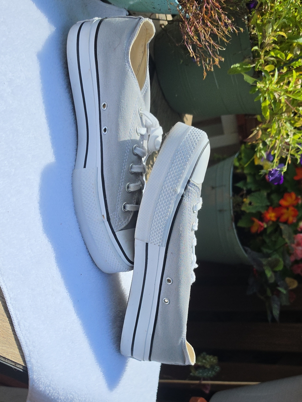Converse Women's Low-Top Sneaker Grey